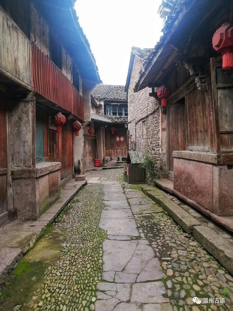 集中整治“垃圾河”“臭水河”